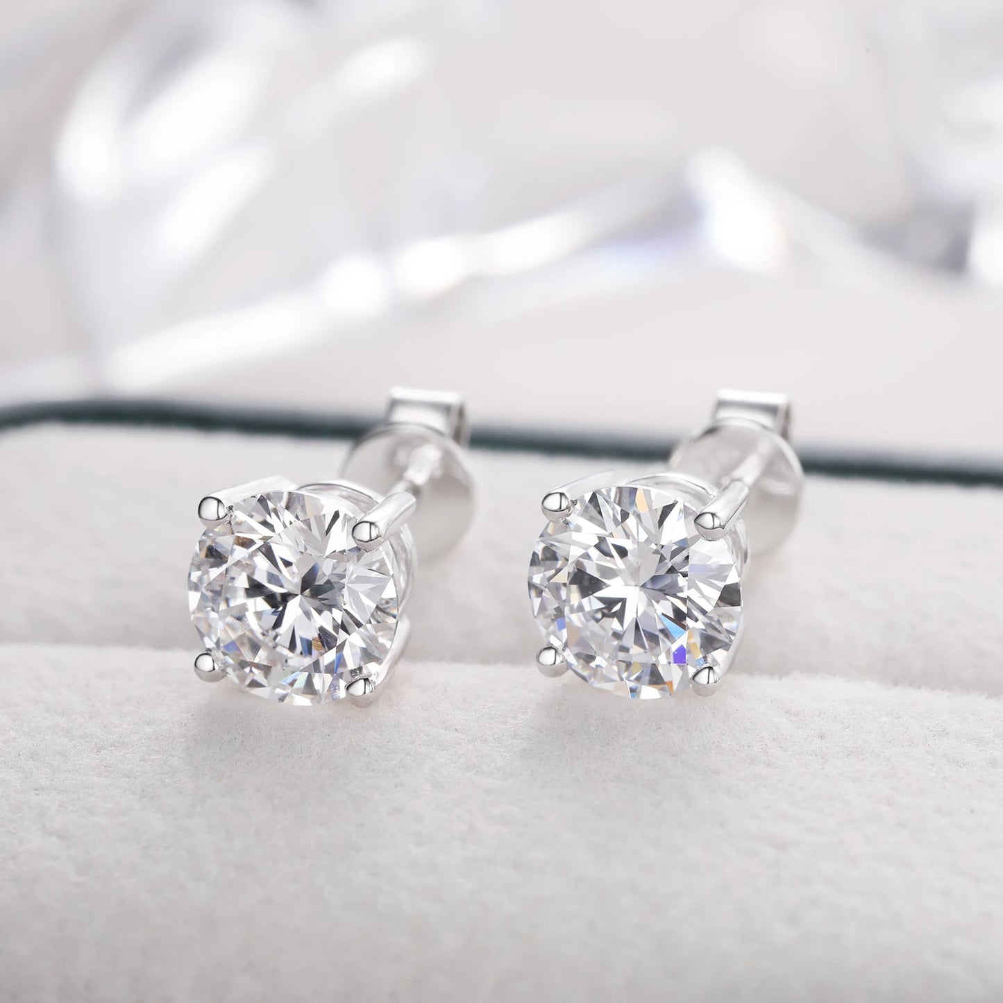 Classic 4-Claw Stud Earrings