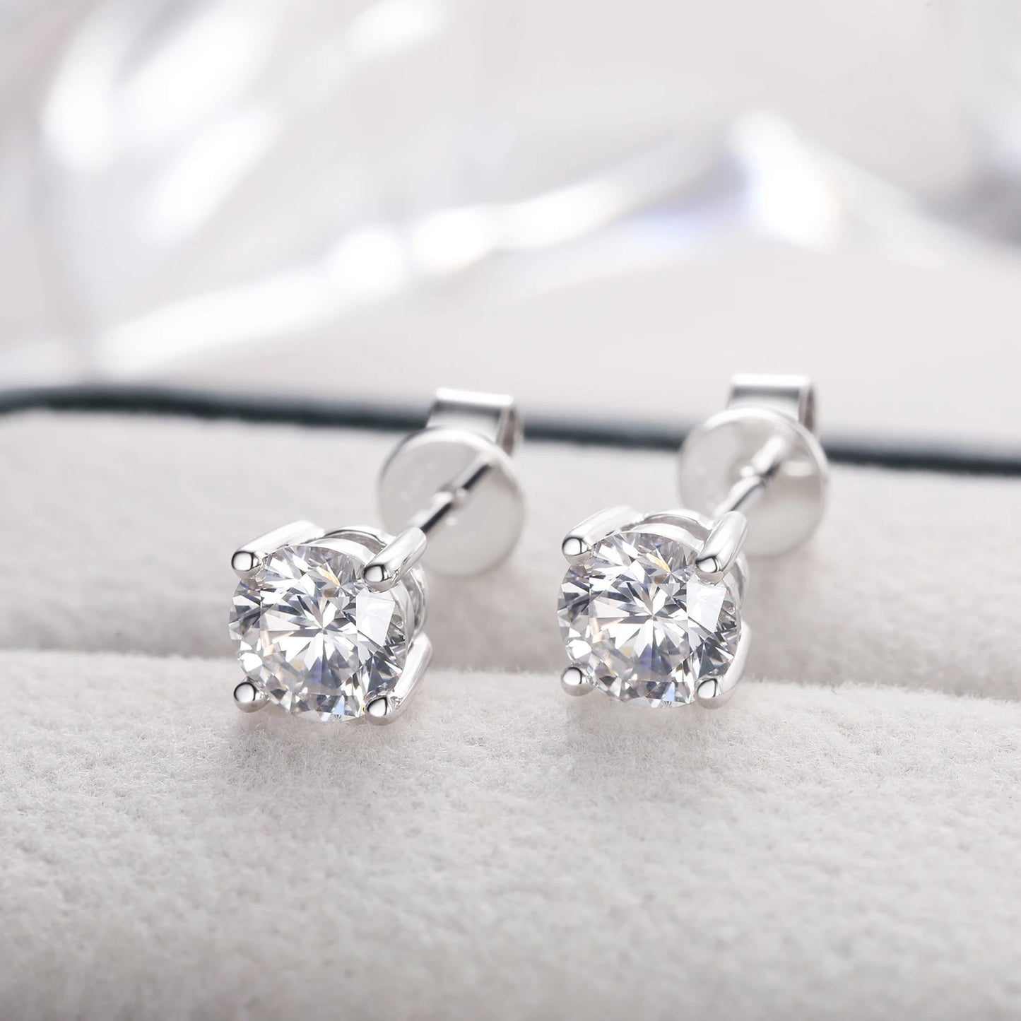 Classic 4-Claw Stud Earrings