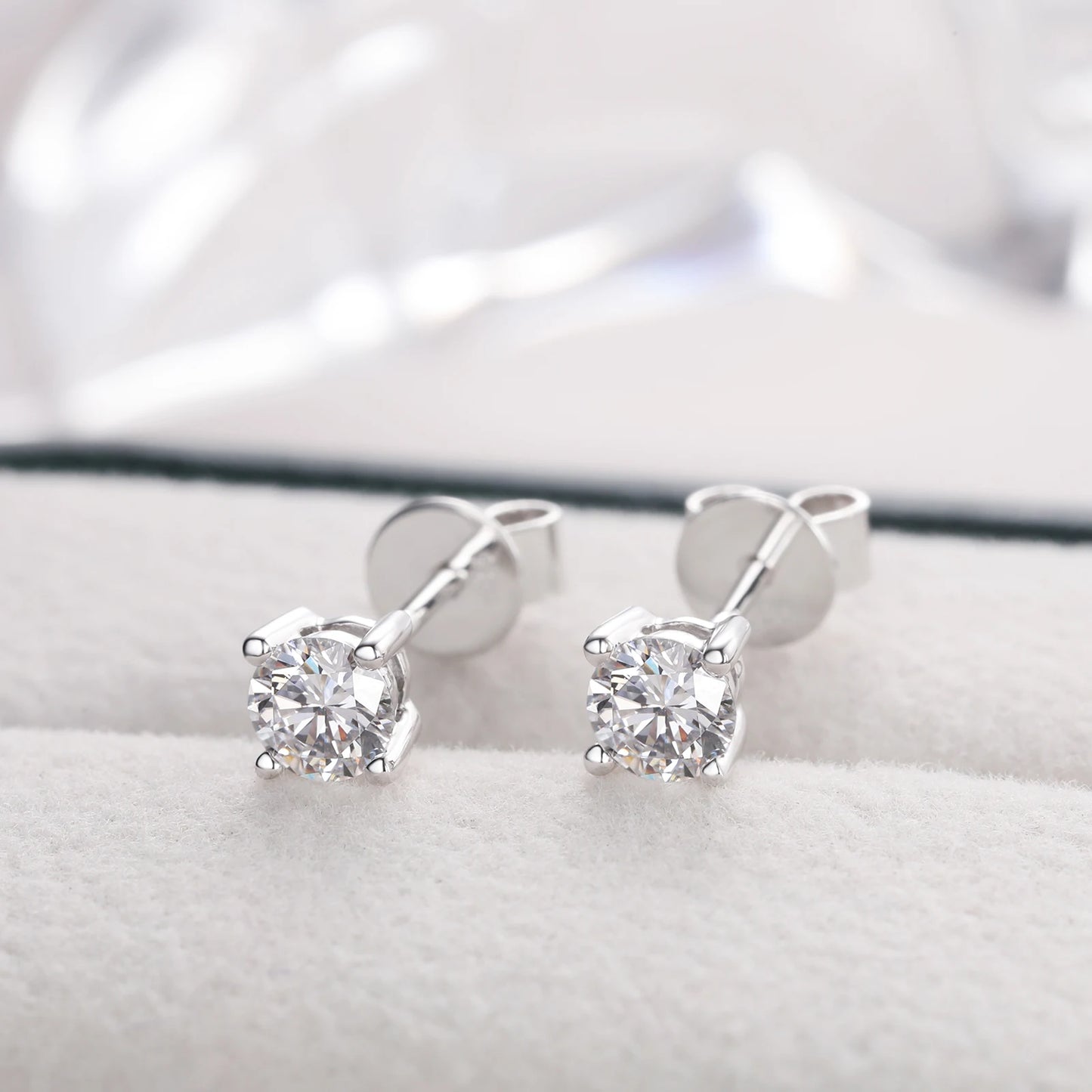 Classic 4-Claw Stud Earrings